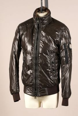 une veste en cuir marron sur un mannequin, un mannequin, un mannequin, un mannequin, un mannequin, un mannequin, un mannequin, un mannequin, un mannequin, un mannequin, un mannequin, un mannequin, un mannequin, un mannequin, un mannequin, un mannequin, un mannequin, un mannequin, un mannequin, un mannequin, un mannequin, un mannequin, un mannequin, un mannequin, un mannequin, un mannequin, un mannequin, un mannequin, un mannequin, un mannequin, un mannequin, un mannequin,