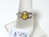 une image d'une bague sertie d'une citrine et de diamants