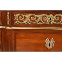 MOLITOR (Attribué à). LARGE COMMODE LOUIS XVI de forme recta… (photo 5)