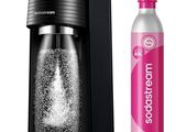 une bouteille de soda et une bouteille d'eau l'une à côté de l'autre