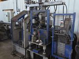 une machine qui se trouve à l'intérieur d'un bâtiment