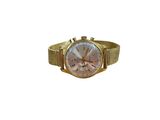 une image représentant une montre en or avec un cadran rose sur fond blanc