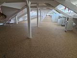an image of a very large room with a lot of windows