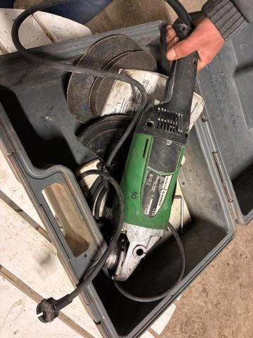 HITACHI G23SC3 – Disqueuse filaire. Démarre. Visite-le Lundi 24 n...