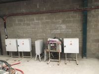 Lot de 6 coffrets de chantier (5 sur piétement, 1 sans piéte…