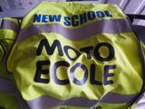 a yellow vest with the words moto ecolle on it