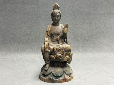 Boddhisatva en bois sculpté. Chine XX°