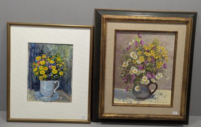 deux photos encadrées représentant des fleurs dans un vase et un vase rempli de marguerites