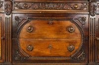 Une commode « demi-lune » avec un plateau en marbre, de styl… (photo 6)