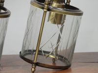 Paire de suspensions cylindriques en verre ciselé à décor de… (photo 3)