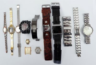 Collection de montres-bracelets vintage de différentes marqu… - Photo 1