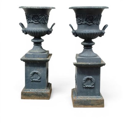 deux vases superposés