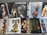 six livres consacrés à l'art africain exposés sur une table