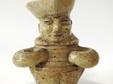 une petite figurine en céramique représentant un chef tenant une casserole