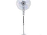 une image représentant un ventilateur sur pied blanc sur fond blanc