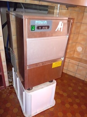a machine that is sitting on top of a box