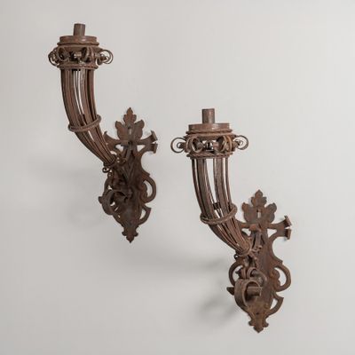 paire d'appliques murales anciennes en fonte