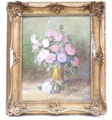 tableau représentant des fleurs roses et blanches dans un vase doré sur fond blanc
