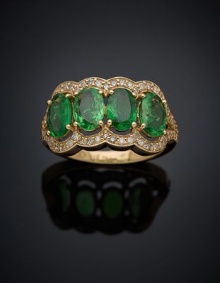 une bague à cinq pierres, composée d'une émeraude et de diamants