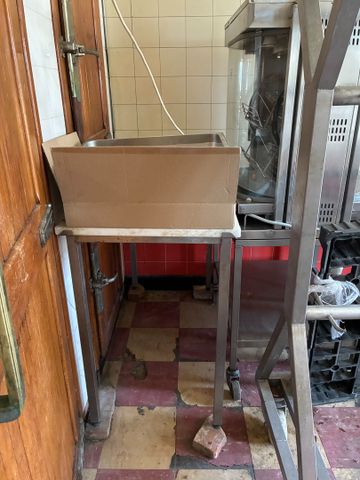 Petite table de découpe en inox, plateau en polypropène