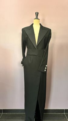black long sleeved dress with a slited skirt and a lapel collar