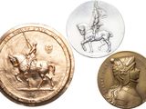 deux médailles, l'une en or et l'autre en argent, représentant respectivement un homme à cheval et une femme à cheval