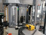 une photo d'une machine dans une usine où se trouvent de nombreuses machines