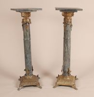 Paire de sellettes en forme de colonnes corinthiennes en mar…