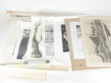 un grand nombre de livres posés sur une table