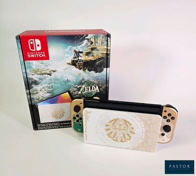 La Nintendo Switch Lite se trouve à côté d'une boîte sur laquelle figure un jeu vidéo