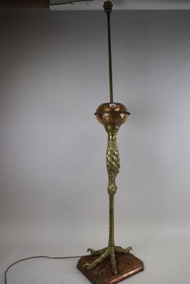 an image of a lamp that is sitting on a table