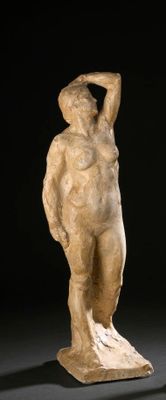 statue d'une femme tenant sa tête entre ses mains