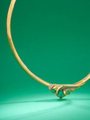 MAUBOUSSIN, Années 1980-1990 Collier semi-rigide en or jaune…