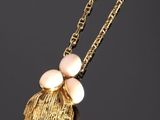 collier plaqué or avec un pendentif en quartz clair et une chaîne en or