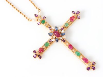 Chaîne en or et son pendentif croix baroque ornée de perles baroque, d