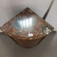 Une ENCOIGNURE en marqueterie de cubes, bronzes dorés dont e… (photo 2)
