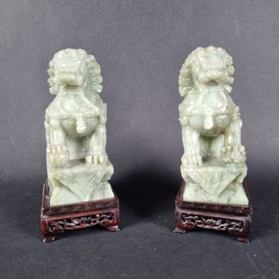paire de figurines chinoises en jade sculpté foo foo foo foo foo foo foo foo foo foo foo foo foo foo foo foo