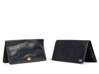 DUNHILL SET DE MAROQUINERIE en cuir noir comprenant un porte…