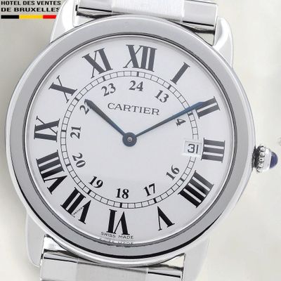 une image d'une montre avec des chiffres romains sur le cadran