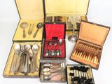 plusieurs types d'argenterie dans un coffret