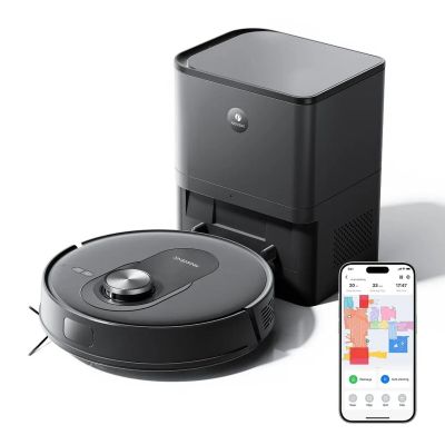 une photo d'un aspirateur robot à côté d'un smartphone