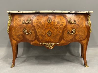 Large COMMODE de forme galbée en placage de bois de rose dan… - Photo 1