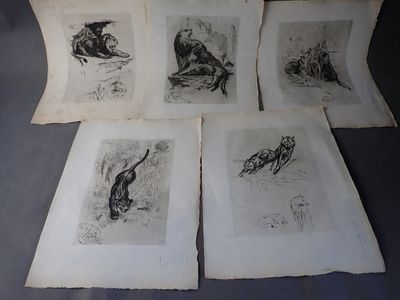 quatre dessins en noir et blanc représentant un chien et un chat sur une feuille de papier
