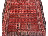 un tapis rouge et noir sur fond blanc