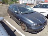 une voiture garée dans un parking