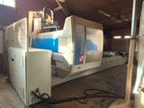 une machine qui se trouve à l'intérieur d'un bâtiment