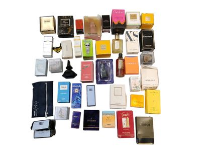 Lot d'environ 40 miniatures de produits cosmétiques de diverses marque - Photo 1