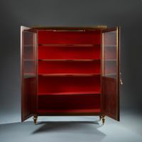 Armoire en noyer mouluré surmontée d’une galerie ajourée en … (photo 3)