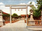 une photo d'une carte postale représentant un sanctuaire japonais