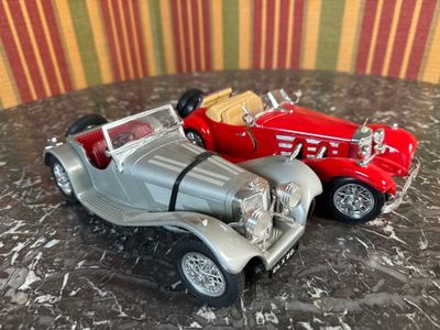 Lot de 2 modèles réduits de voiture de collection, dont la c…